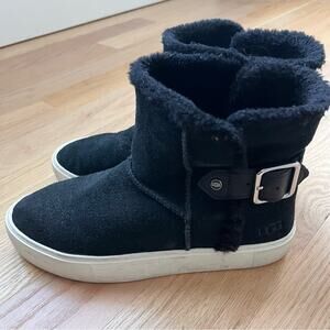 UGG Aika Black Suede Shearling Short Sneaker Boots Sz 8 Lug Sole